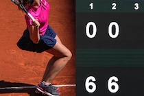 試合時間わずか37分、自力獲得ポイントはゼロ！テニス国際大会で起きた異例の一戦と主催者推薦の謎＜SMASH＞