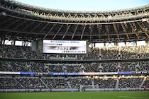 「流経にこんな美女サポが！」ミス東大タレント、高校サッカー準決勝を生観戦「目立つ」「テレビに映ってた！」