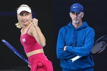 女子元世界20位サビル、全豪OP会場の“テニスコーチの立ち姿”をユーモラスに分類！ お気に入りは「広めのスタンス」タイプ＜SMASH＞