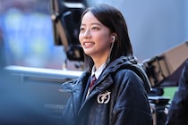 「明日以降絶対さみしい」高校サッカー決勝に降臨した18歳制服美女が“60142”に感激　桁違いな透明感に視線集中「優勝です」