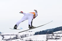 スキージャンプのスーツ規制がさらに厳格化！ 有利さ得るために局部へのヒアルロン酸注射をする違反事例も　海外報道