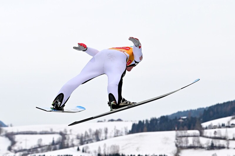 スキージャンプのスーツ規制がさらに厳格化！ 有利さ得るために局部へのヒアルロン酸注射をする違反事例も　海外報道