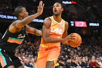 「これが我々の見たいエバンだ」。迷走から復調へ――キャブズのモーブリーに起きたNBA５年目の変化＜DUNKSHOOT＞