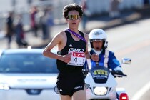 元青学大エースが仲睦まじい“一枚” 夕暮れシルエットの夫婦カット　元日に驚異的区間新でGMO初優勝に導く快走