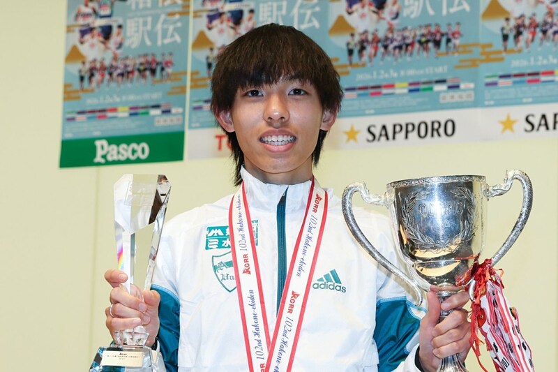 「笑顔で何話したんだろう」青学大優勝コンビの“並走ニヤニヤ”に大反響「箱根のスター勢揃いの３区」【全国男子駅伝】