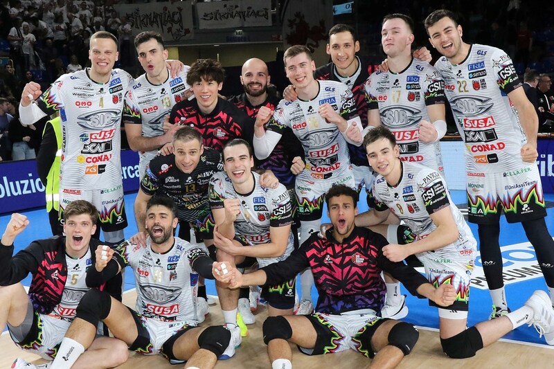 ペルージャ、リーグ10連勝！ ホーム無敗の相手に勝利「一瞬で試合のリズムが変わる可能性はあった」指揮官は冷静　次戦CLの石川祐希に期待【バレーボール】