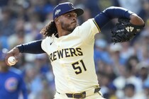 ドジャース、先発陣に満足せず？ ブルワーズ右腕ペラルタに本腰「先発は何人いても困らない」LAメディアは補強の正当性強調