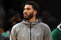 テイタムの復帰が近い？メディアに練習を公開しダンクも披露、指揮官は回復状況について“マズーラ節”全開で回答＜DUNKSHOOT＞