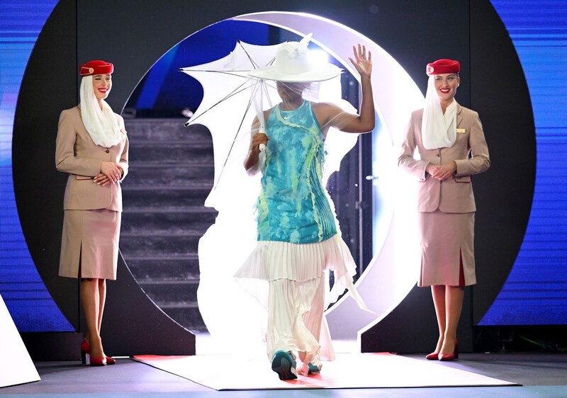 大坂なおみ、全豪オープン初戦で観衆を圧倒！蝶の帽子に星型の傘、超ド派手な「勝負服」に込めた興奮とこだわり＜SMASH＞