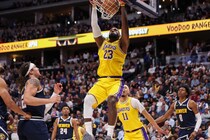 NBA公式がレブロンの“40歳以降の豪快ダンク集”を公開！「こんな41歳いる？」「40歳のジョーダンにはこんなことできない」ファン反響＜DUNKSHOOT＞