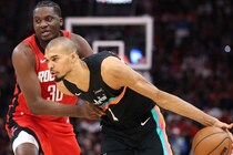 「彼が一番危険なのは…」ロケッツが成功した“ウェンビー封じ”のポイント。ウェンバンヤマは「この試合から学ぶ」とリベンジ誓う＜DUNKSHOOT＞