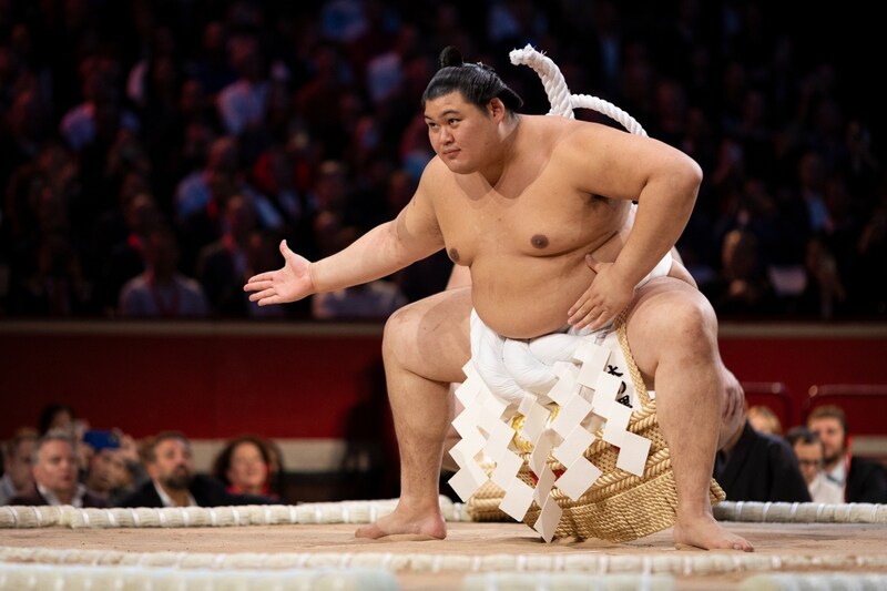 「どんだけあるの？」大の里が右手に持ったぶ厚い懸賞束に視聴者仰天　 圧巻光景に騒然「セカンドバッグみたい」「ドヤ顔で配達」