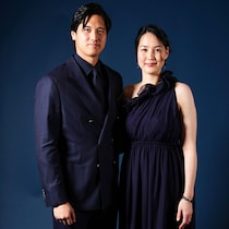 「品があってお美しい！」大谷翔平とNY晩餐会に出席した真美子夫人の“艶やかブラックドレス姿”が話題！「眩しすぎた」「ほんと絵になるおふたり」