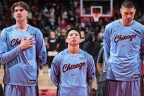 河村勇輝がNBAブルズで初のベンチ入り。公式戦デビューはお預けも、過密日程を戦う次戦以降の出場に期待＜DUNKSHOOT＞