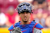 「ファンを裏切った」元ドジャースのベテラン捕手、ライバル球団移籍にLAメディア悲痛「メジャー復帰あるかも」「ド軍にとって大きな痛手」
