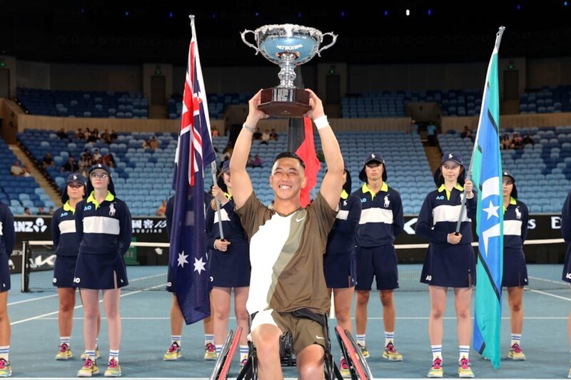 車いすテニスの小田凱人が逆転で全豪オープン優勝！レジェンド国枝氏に並ぶ四大大会４連覇の快挙も達成＜SMASH＞