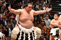 「若返ったのでは？」断髪式を終えた元横綱の“見違えるヘア”に国技館騒然　爽やかな黒タキシード姿も反響「素敵♡親方」