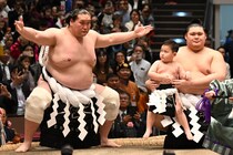 元横綱・照ノ富士の最後の土俵入りを間近で“ガン見”　異常な成長スピードに喝采「見るたびに大きく…」「可愛すぎる♡」