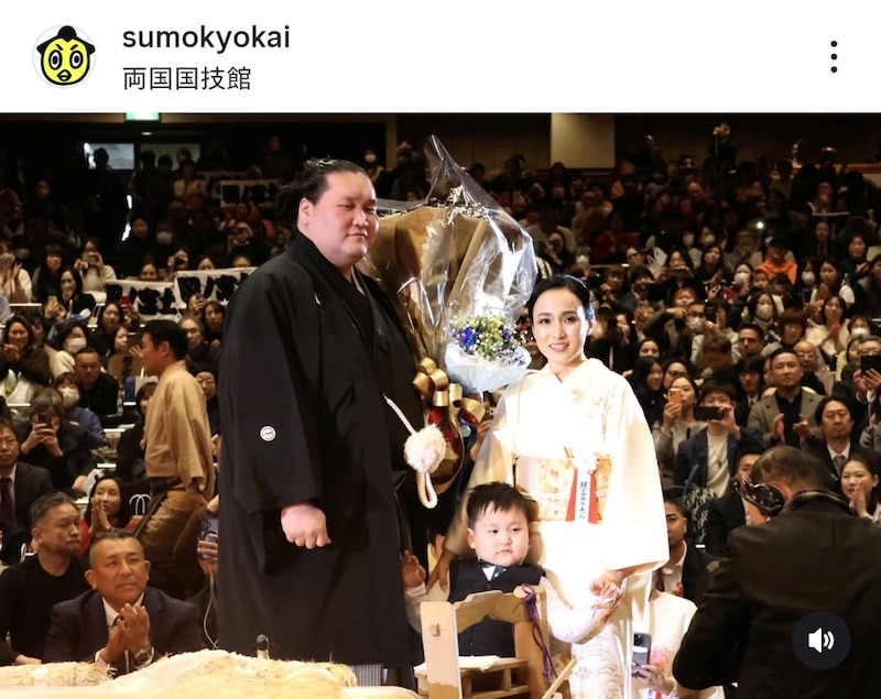 「綺麗すぎー」元横綱の断髪式で視線集めた“白い着物”の美人妻　仲睦まじい姿に視聴者うっとり「素敵なツーショット」