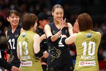 「可愛さ大渋滞！」女子バレーの佐藤淑乃、野中瑠衣らが“アイドル”に扮してノリノリダンス!? 特別映像の出来栄えに大盛り上がり！「これはもう反則」