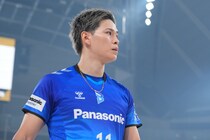 完璧すぎる対応！ バレーボール西田有志が即座にみせた“全力謝罪”に会場笑撃「まさかの五体投地」