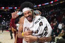 “NBA史上初”のハイパフォーマンスを見せたキャブズのアレンを指揮官が称賛「完全に試合を支配していた」＜DUNKSHOOT＞