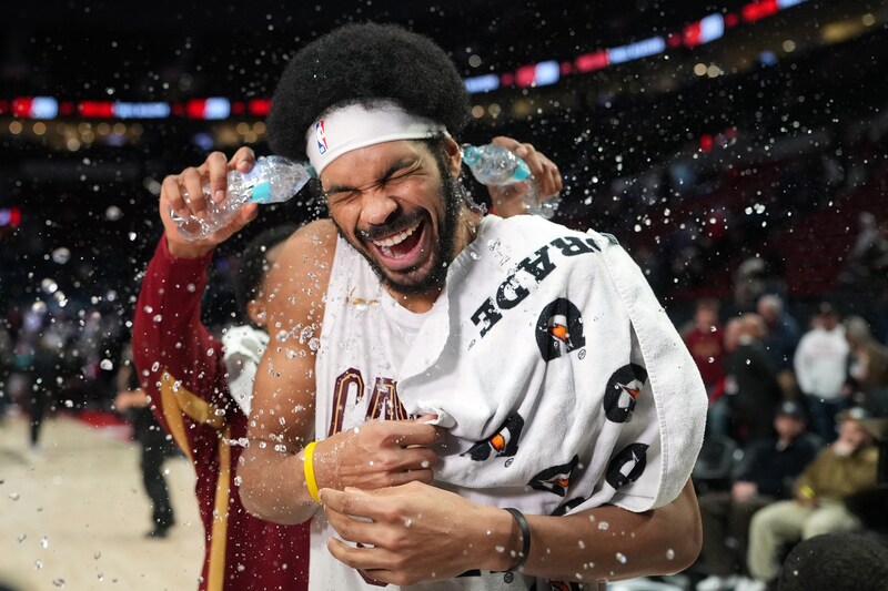 “NBA史上初”のハイパフォーマンスを見せたキャブズのアレンを指揮官が称賛「完全に試合を支配していた」＜DUNKSHOOT＞