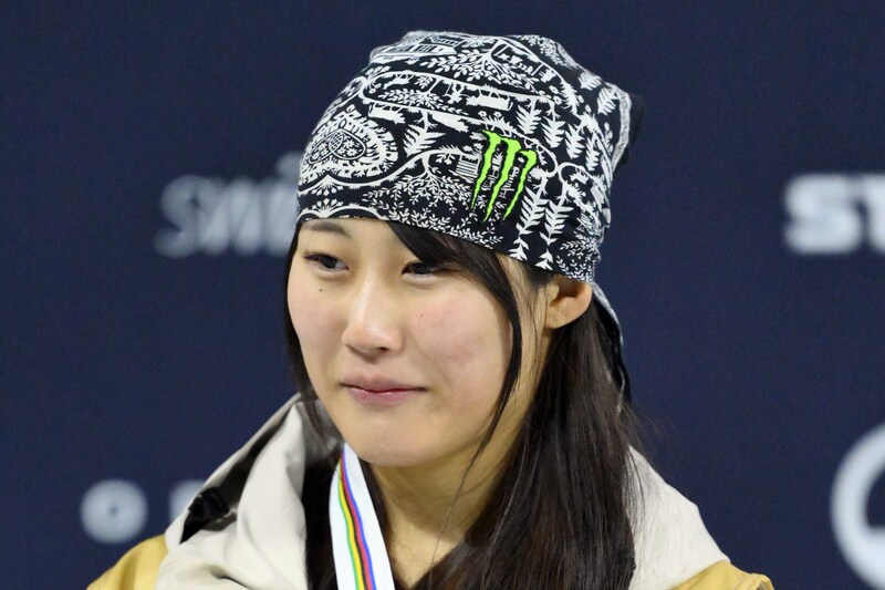 「斜度がゆるく見える」スノーボード女子日本代表の村瀬心椛、五輪選手村＆ビッグエア会場を紹介！　公開練習へ準備着々【冬季五輪】