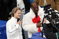 フィギュア五輪会場に“世界的超大物”がサプライズ訪問！ 世界王者は大興奮「クレイジーな伝説が待っていた」