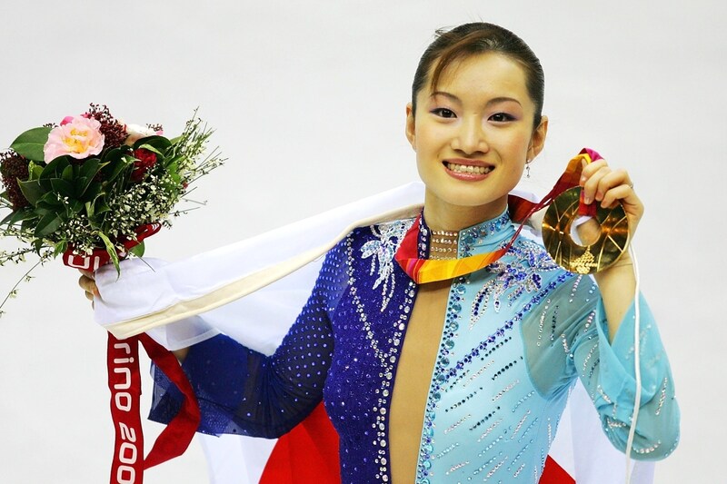 荒川静香さんがミラノへ「優雅すぎて美しい」ドゥオーモ、黄金の聖母マリア像、ガッレリア、幸運の雄牛、本場のティラミス堪能【冬季五輪】