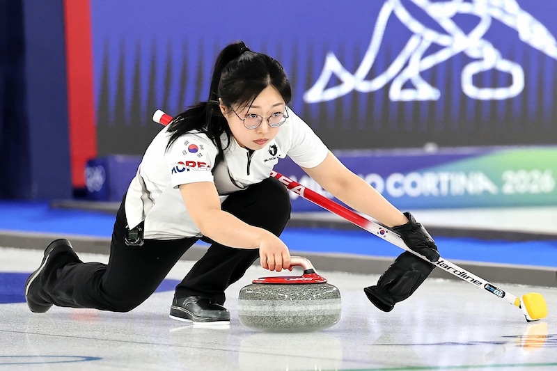 韓国代表を襲った“誤審”「致命的な汚点残した」母国メディア激怒「審判が一方的に試合を中断する前例ない状況が起きた」【冬季五輪】