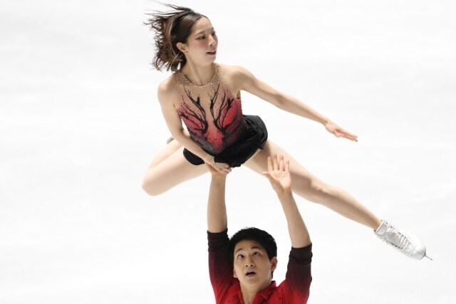 「鳥肌たった」完璧な演技で１位！ フィギュア団体“りくりゅう”に称賛続々「素人目にも凄さが伝わってきた」【冬季五輪】