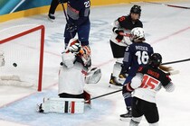 「違反じゃないんか...？」仏選手が日本人GKのスティック“払い除け”→日本失点　疑問の声止まず「フェアプレーじゃない」「ルール的にアリなのか」【冬季五輪】