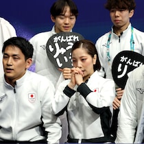 衝撃のハイスコア発表前、三浦璃来が呟いた“ひと言”──五輪中継カメラが捉えた決定的瞬間【冬季五輪／フィギュア団体】