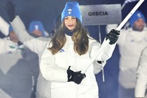 「ちょっと可愛すぎんか？」入場一番手ギリシャの旗手が“規格外の美女”と話題！「いきなり来たな」「すっかり目が覚めました」【冬季五輪】