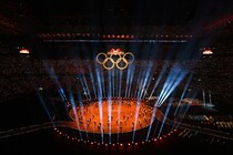 日本の早朝、開会式で披露された“大物歌手の歌唱”に感動続出　20年前の名シーンも「泣いた」「金メダル取ったときの…」【冬季五輪】