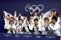 「なんだか素敵」フィギュア団体、各国選手のスポーツマンシップ溢れる“振る舞い”に視聴者反応「平和で良い」【冬季五輪】