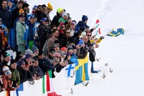 昭和に大ヒット　五輪会場で名曲大合唱の“異様な光景”に反響「西城秀樹も天国で見てるぞ」【冬季五輪】
