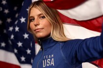 五輪開会式の入場に「３時間も待ってる」  スノボ米国代表、本音吐露「お腹空いた」 バナナ配られる場面も【冬季五輪】
