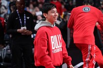 河村勇輝の本拠地デビューはオールスター明けにお預け。NBAとＧリーグで連戦のためベンチ外、ブルズは逆転負けで４連敗＜DUNKSHOOT＞