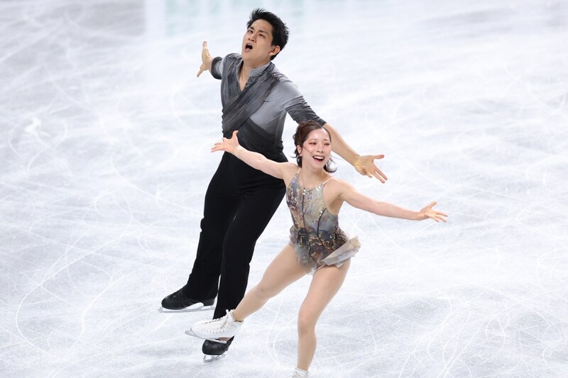 “りくりゅう”驚異のFS155.55点トップ!! 自己ベスト大幅超えの会心演技！ フィギュア団体悲願の金獲りへ好発進　首位アメリカと２ポイント差【冬季五輪】