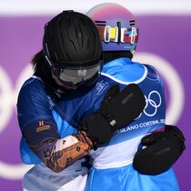 0.02秒差敗退の三木つばきに反応。パリ五輪金メダリストが送った“ひと言”とは？【スノボ女子パラレル大回転／冬季五輪】