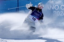 両膝前十字靱帯断裂から復活、日本の24歳が初のメダル狙う　本番会場で滑走【女子モーグルスキー／冬季五輪】