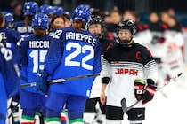 アイスホッケー女子、イタリアに敗れ決勝T進出に黄色信号　浮田留衣、志賀紅音がゴールも１点届かず「最後、惜しかった」ファンは激励「次、勝とう！」【冬季五輪】