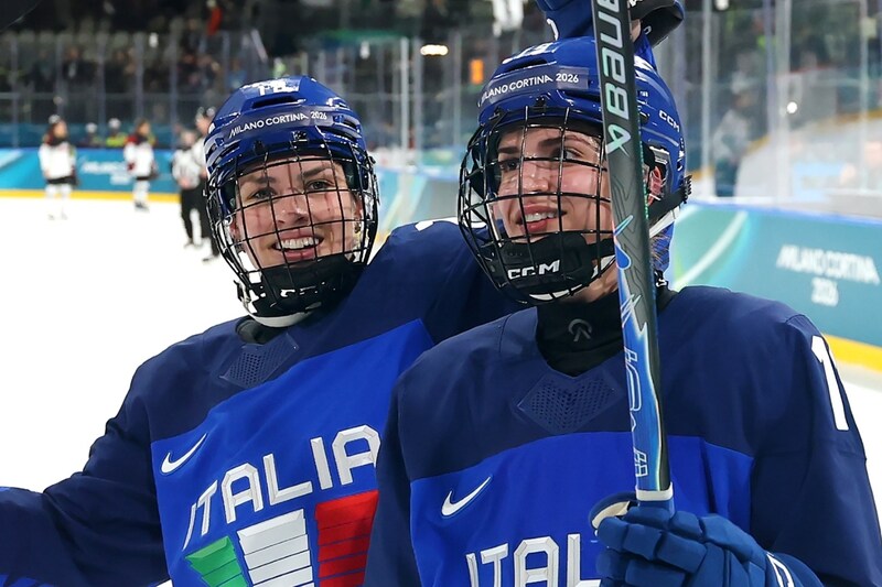 「金メダルに匹敵する偉業」イタリア女子アイスホッケー、史上初の準々決勝進出！ 日本に３-２で勝利、伊メディア熱狂「揺るぎない歴史を築き続けている」【冬季五輪】