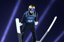 史上初V2かかる小林陵侑、１回目７番手！首位と4.8ポイント差　二階堂６番手、中村10番手で逆転メダルへ【スキージャンプ・ノーマルヒル／冬季五輪】