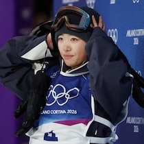 決勝３本目、高校３年生の鈴木萌々が転倒。メダル獲得ならず【スノーボード女子ビッグエア決勝／冬季五輪】