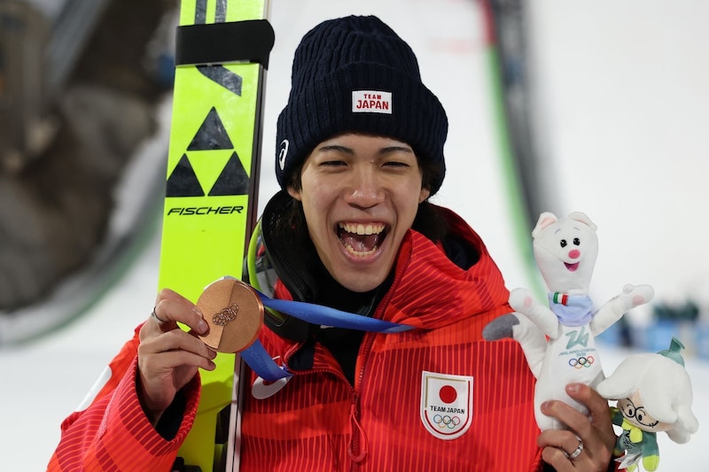 「次は金メダルを目指す」二階堂蓮、初五輪で銅獲得　快挙直後の報告動画が話題「次はテッペンだ」「日本中が応援」【冬季五輪】