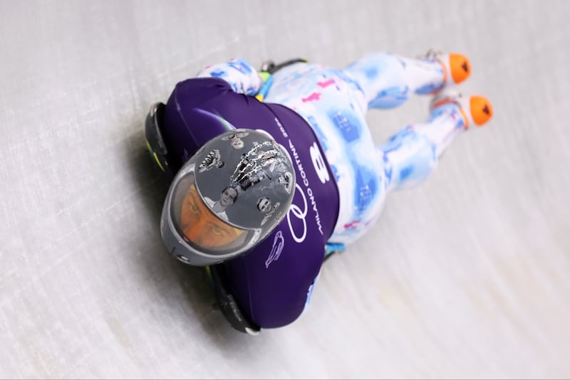 氷上の抗議か、追悼か――ウクライナ旗手の“特別ヘルメット”が大論争に発展「勝利が打ち切られてしまったアスリートたち」【冬季五輪】