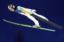“１番手”女子ノーマルヒル銅の丸山希が１本目で97.00m、118.9ポイント。日本は現在３位【スキージャンプ混合団体／冬季五輪】